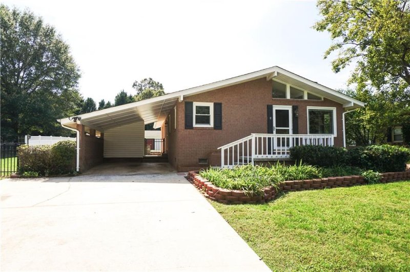 Property image 2 at 1508 36th Avenue Drive, Hickory, NC 28601