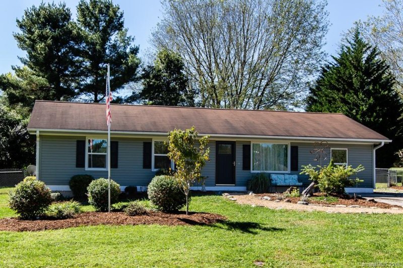 32 W Broadleaf Drive