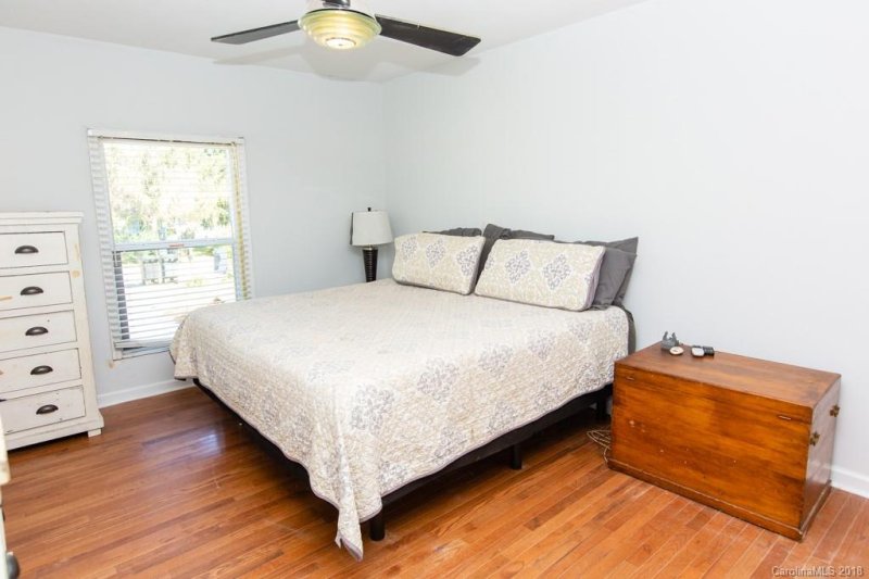 Property image 3 at 32 W Broadleaf Drive, Hendersonville, NC 28739