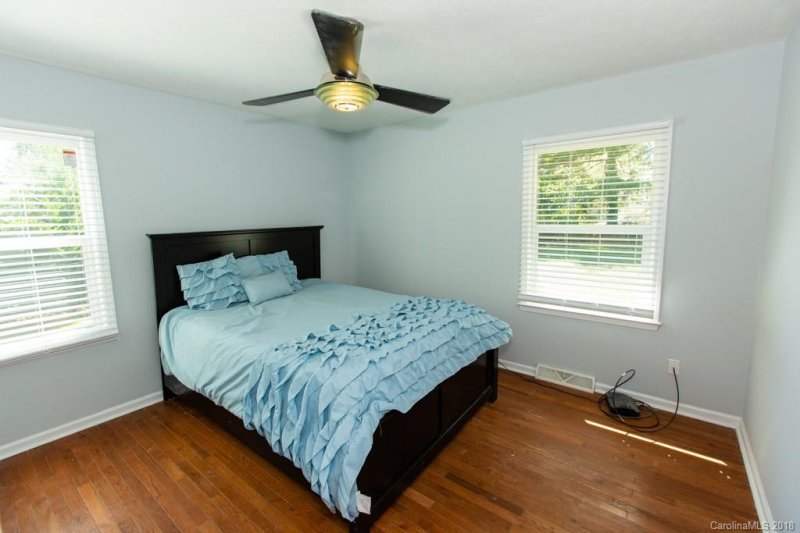 Property image 4 at 32 W Broadleaf Drive, Hendersonville, NC 28739