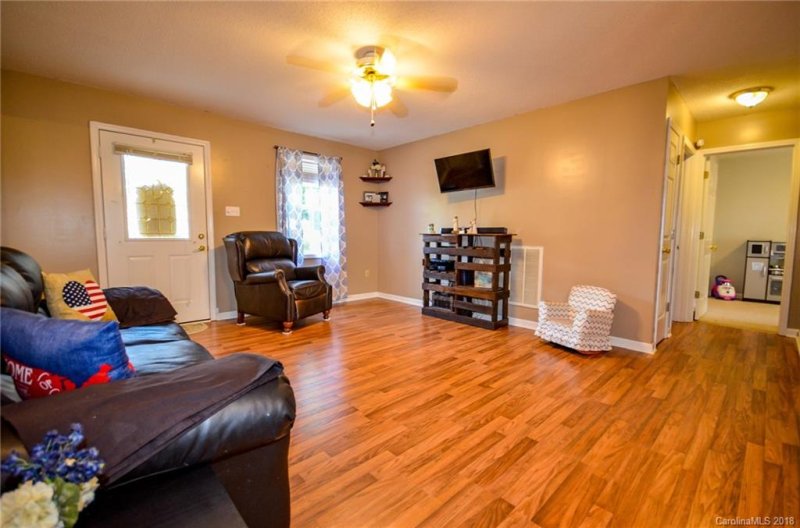 Property image 3 at 204 Harriet Lane, Statesville, NC 28625