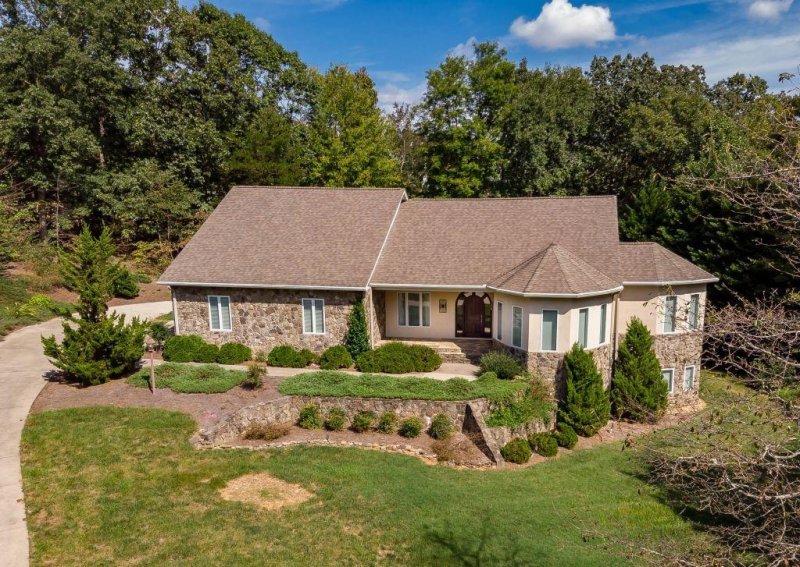 Property image 2 at 304 Oak Knoll, Hildebran, NC 28637