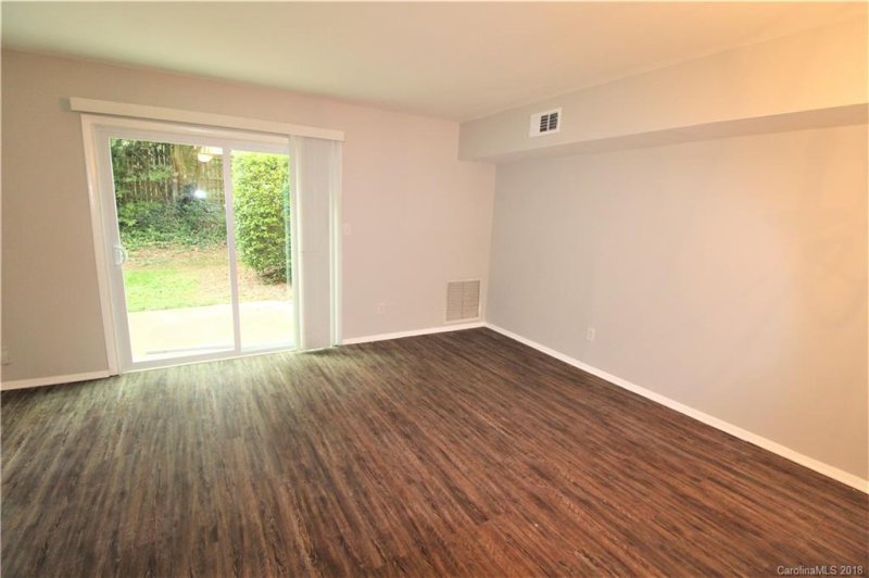 Property image 3 at 951 Hollywood Street, Charlotte, NC 28211