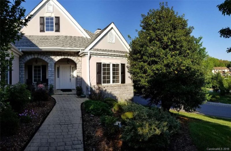 Property image 3 at 10 Tiverton Lane, Asheville, NC 28803