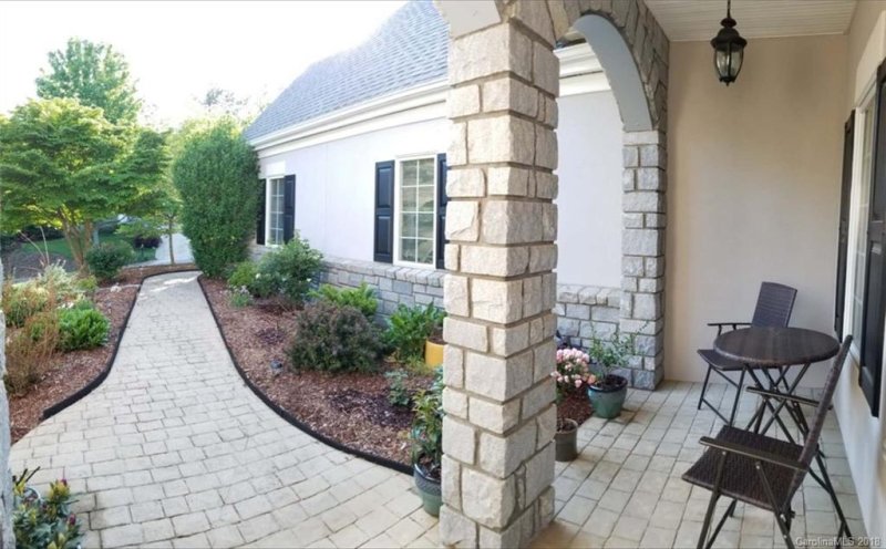 Property image 4 at 10 Tiverton Lane, Asheville, NC 28803