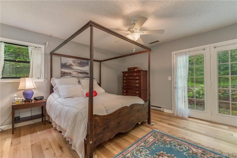 Property image 4 at 378 Laurel Creek Drive, Hendersonville, NC 28792