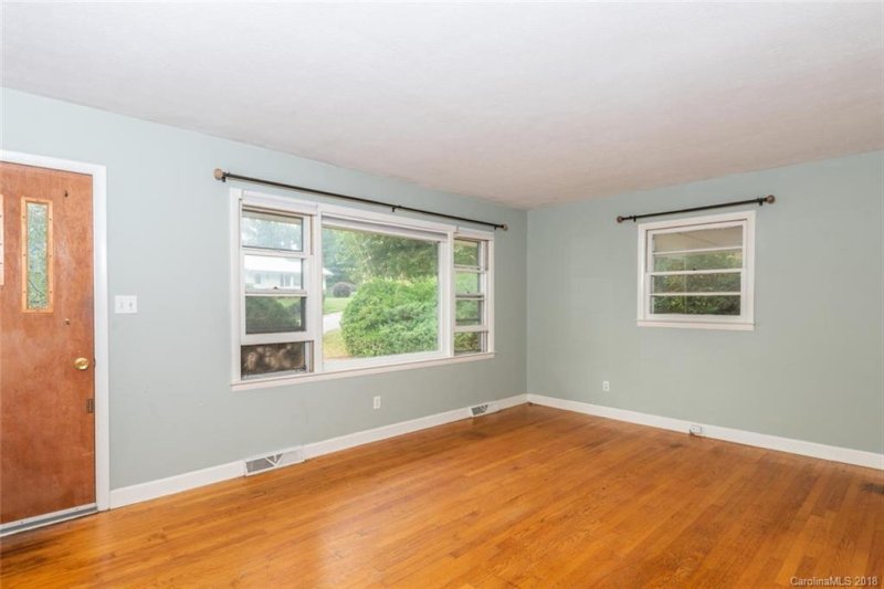 Property image 4 at 8 Debra Lane, Asheville, NC 28806