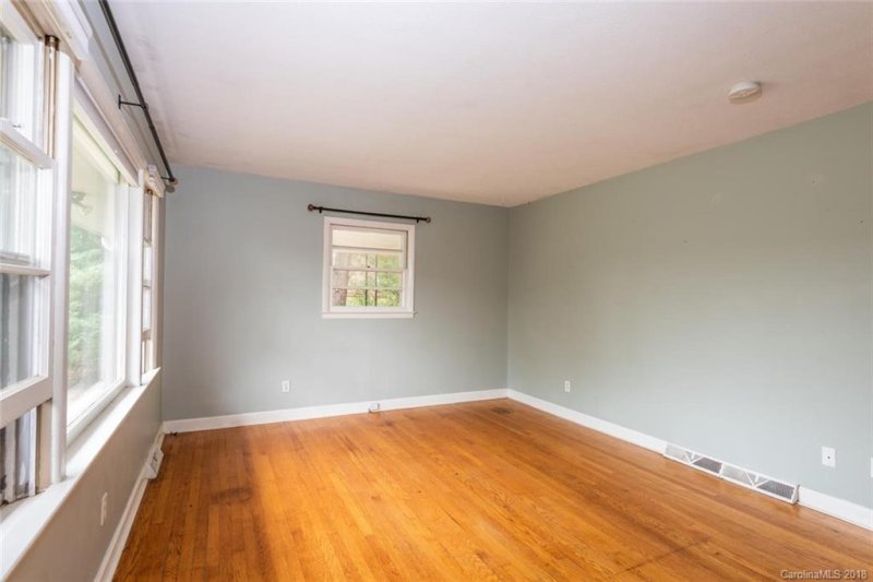 Property image 5 at 8 Debra Lane, Asheville, NC 28806