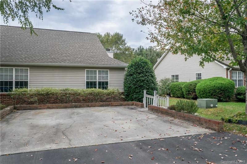 Property image 2 at 32 S Creekside Court, Hendersonville, NC 28791