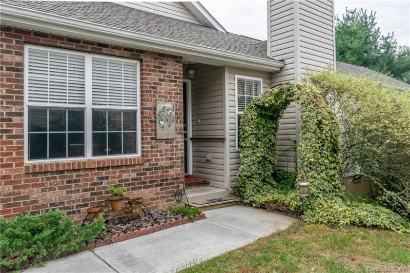 Property image 5 at 32 S Creekside Court, Hendersonville, NC 28791