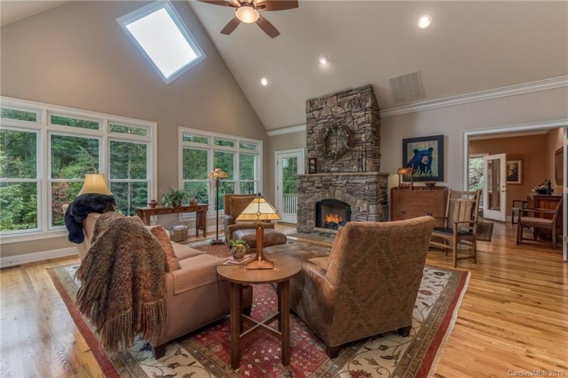 Property image 3 at 28 Oak Gate Drive, Hendersonville, NC 28739