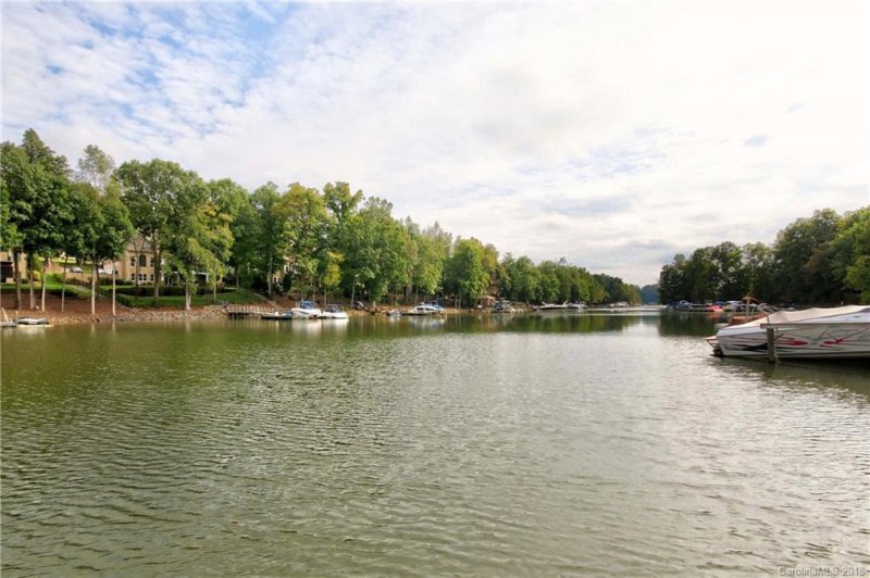 Property image 5 at 218 Wildwood Cove Drive, Mooresville, NC 28117