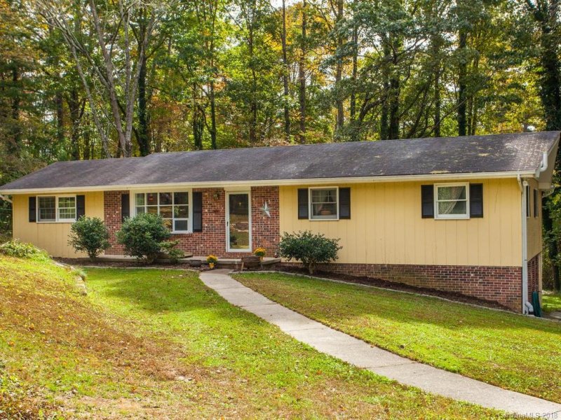 Property image 2 at 45 Crosswick Lane, Hendersonville, NC 28739