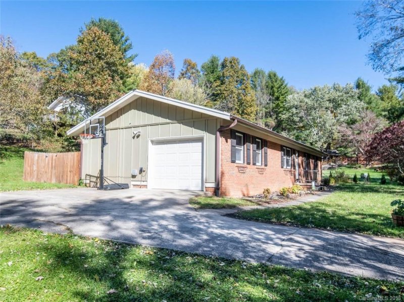 Property image 4 at 24 Brookcliff Drive, Asheville, NC 28804