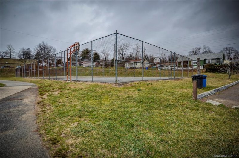 Property image 4 at 85 Hampton Street, Asheville, NC 28803