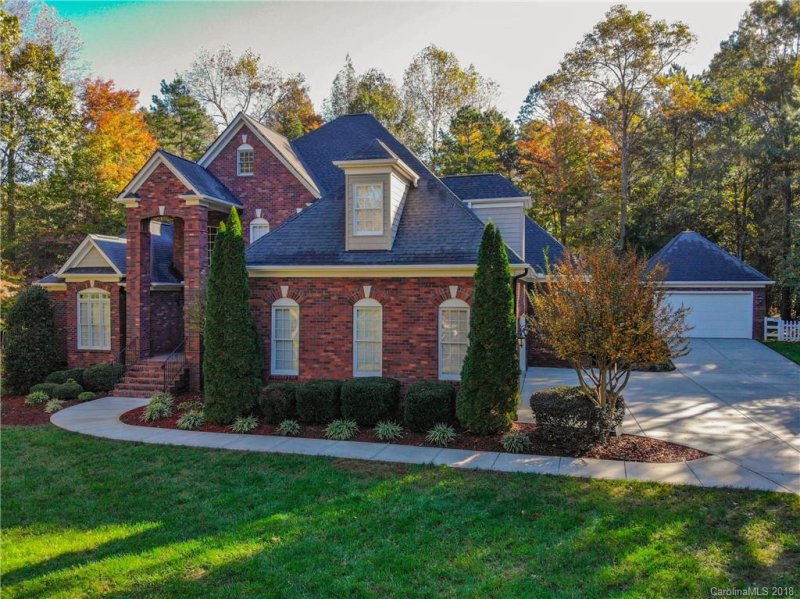 Property image 2 at 832 Savile Lane, Fort Mill, SC 29715