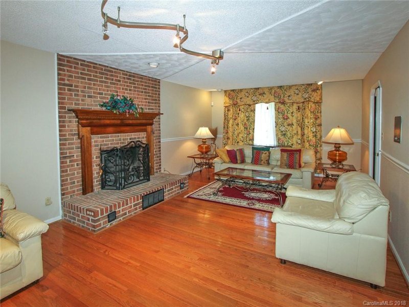 Property image 4 at 8228 Mabe Drive, Charlotte, NC 28216