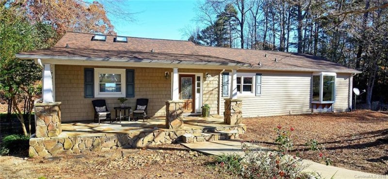 Property image 2 at 9556 Riviera Drive, Sherrills Ford, NC 28673