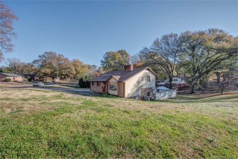 Property image 3 at 2433 Wendy Lane, Gastonia, NC 28052