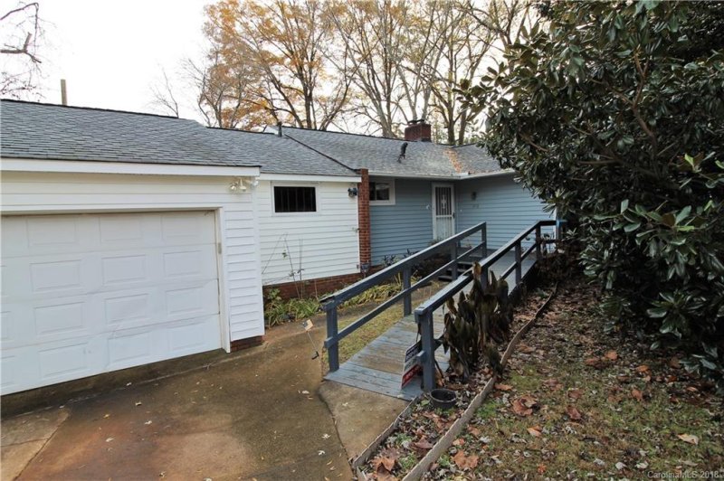 Property image 4 at 976 Blackberry Circle, Charlotte, NC 28209