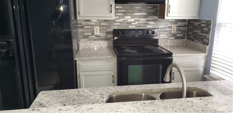 Property image 3 at 8207 Circle Tree Lane, Charlotte, NC 28277