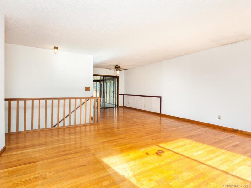 Property image 5 at 117 Viewcrest Drive, Hendersonville, NC 28739