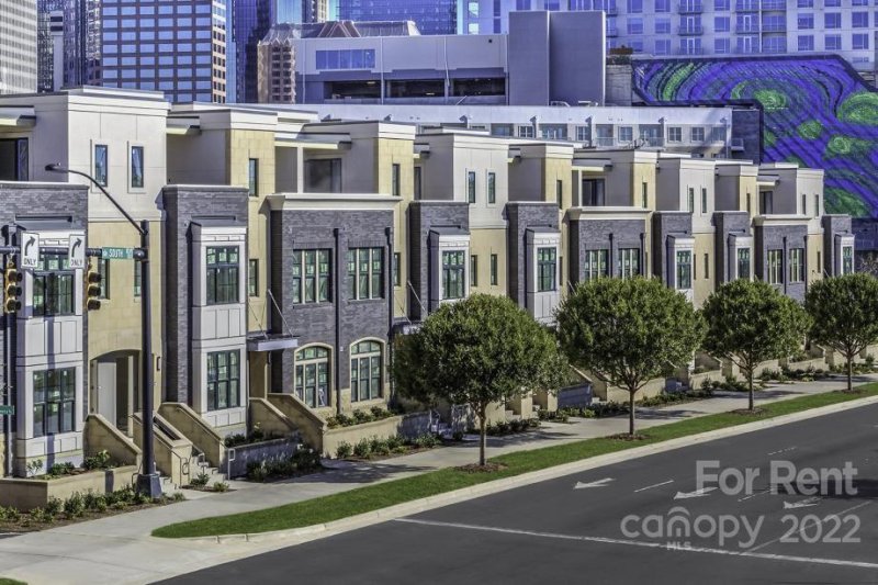 Property image 2 at 909 Camden Grandview Road, Charlotte, NC 28202