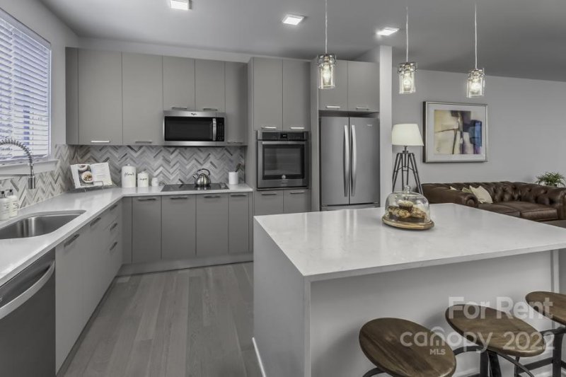 Property image 5 at 909 Camden Grandview Road, Charlotte, NC 28202