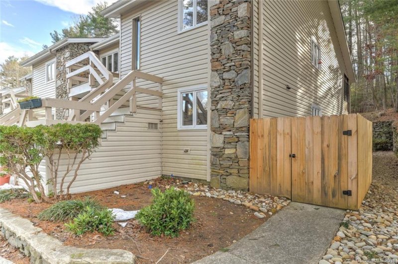 Property image 2 at 520 Britton Creek Drive, Hendersonville, NC 28791