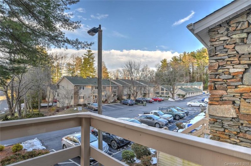 Property image 3 at 520 Britton Creek Drive, Hendersonville, NC 28791