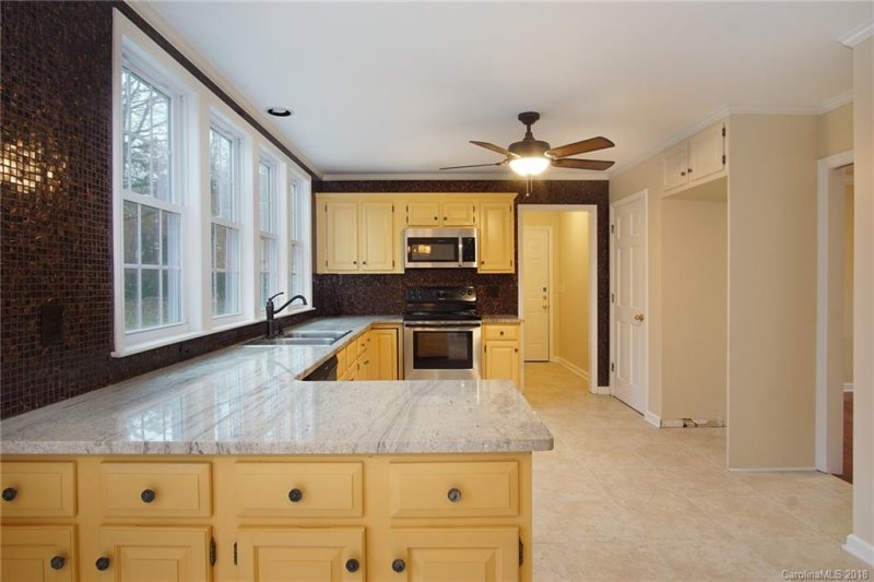 Property image 2 at 10646 S Hall Drive, Charlotte, NC 28270