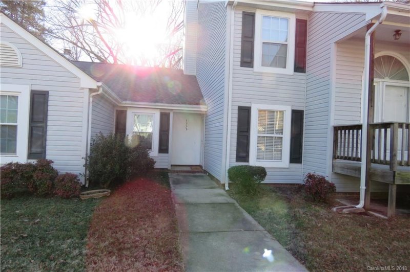 1553 Hunt Club Court