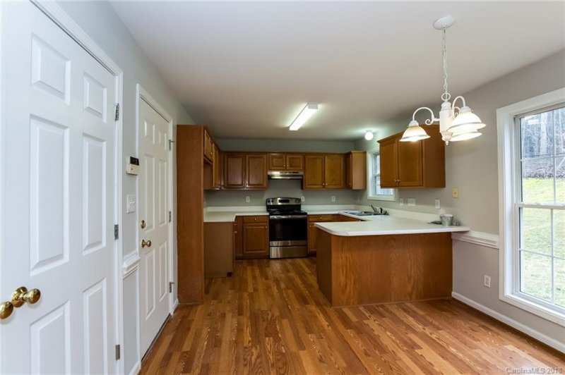 Property image 4 at 708 Cove Road, Gastonia, NC 28052