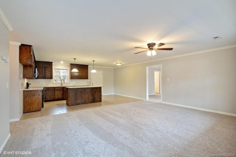 Property image 3 at 122 Braxton Drive, Statesville, NC 28677