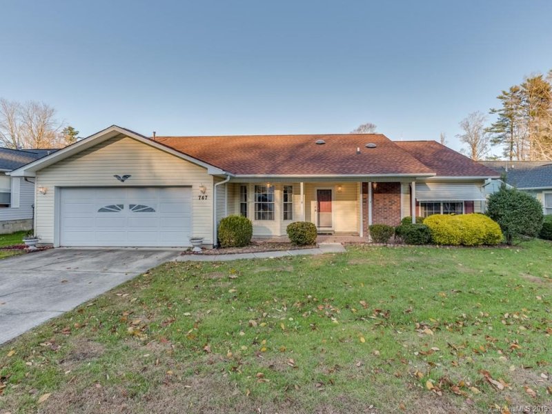 747 W Saint Johns Way