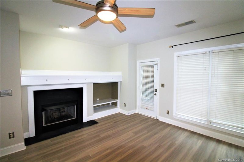 Property image 2 at 1057 Park West Drive, Charlotte, NC 28209