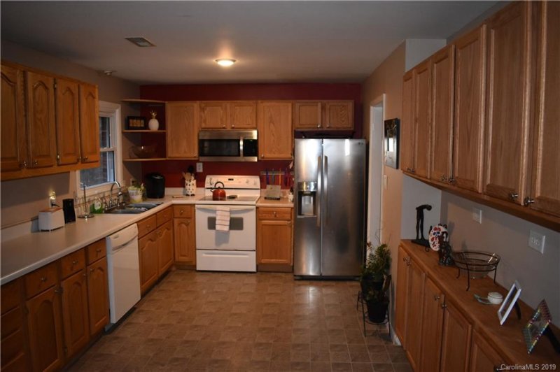 Property image 3 at 15 Lynwood Circle, York, SC 29745