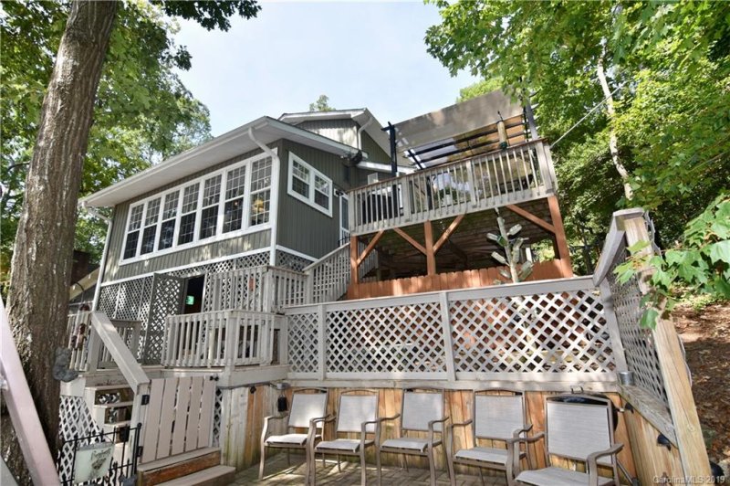 1064 Pinehaven Drive