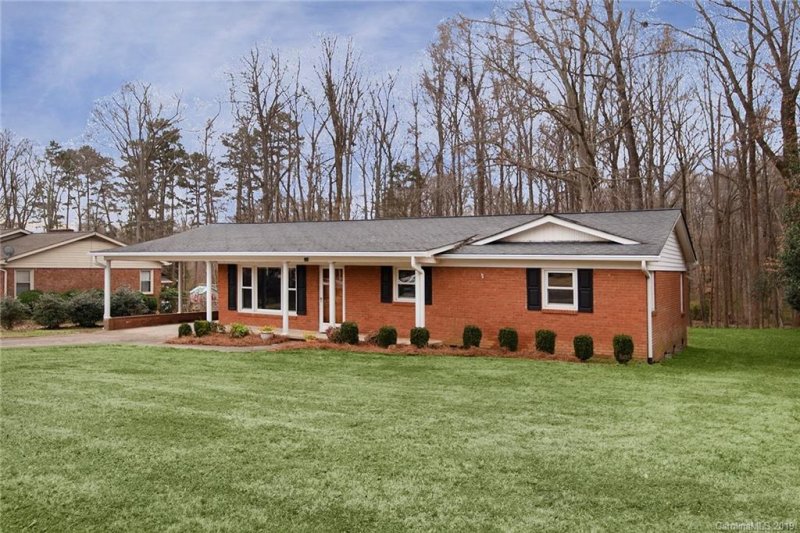 Property image 2 at 324 Meadowood Circle, Kannapolis, NC 28081