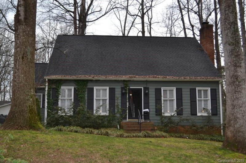 718 Knollwood Court