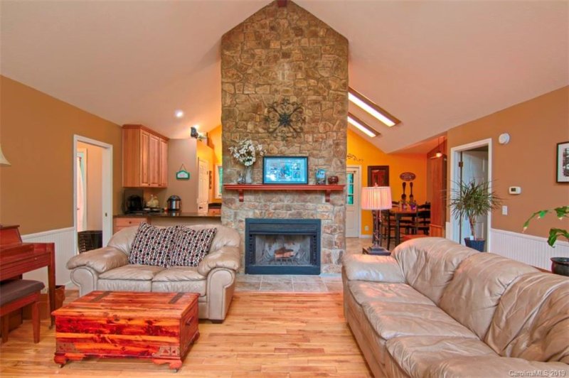 Property image 5 at 723 Burnside Trail, Hendersonville, NC 28792