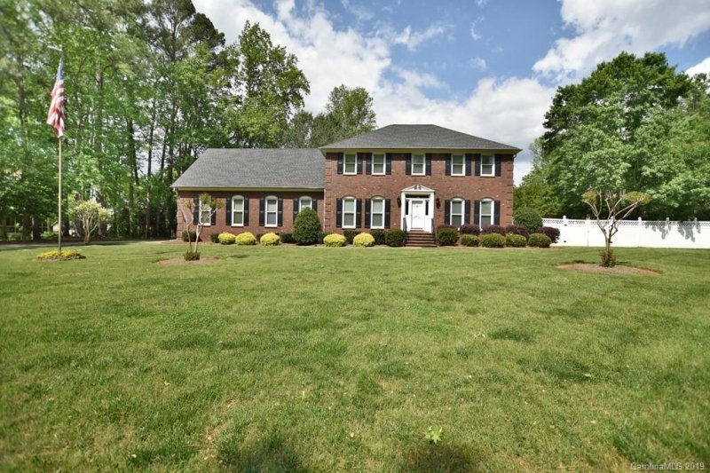 2871 Oakhurst Drive