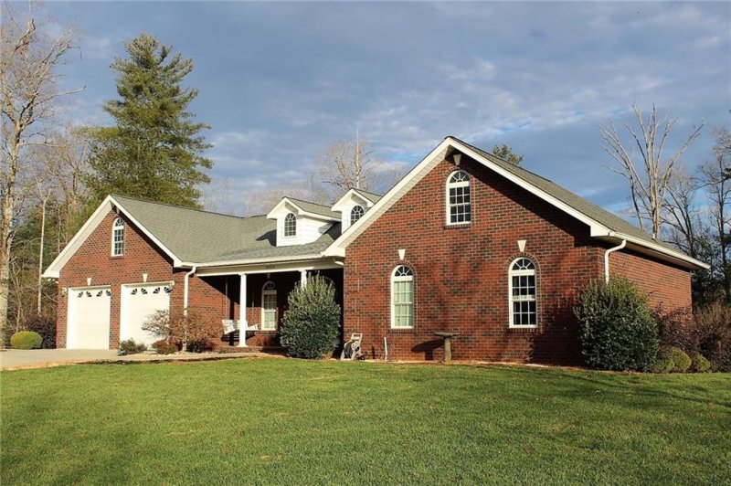 Property image 2 at 2026 Tall Oak Drive, Lenoir, NC 28645