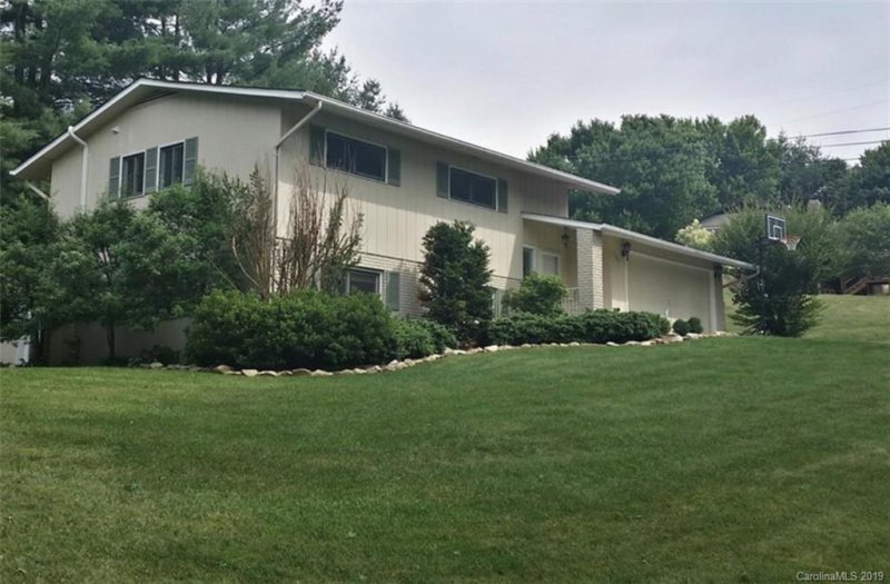 147 Camelot Drive