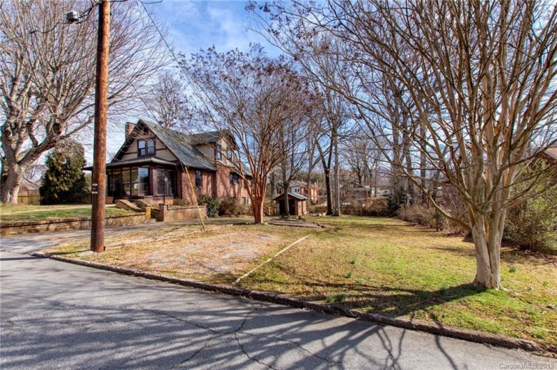 Property image 2 at 12 Broadview Avenue, Asheville, NC 28803