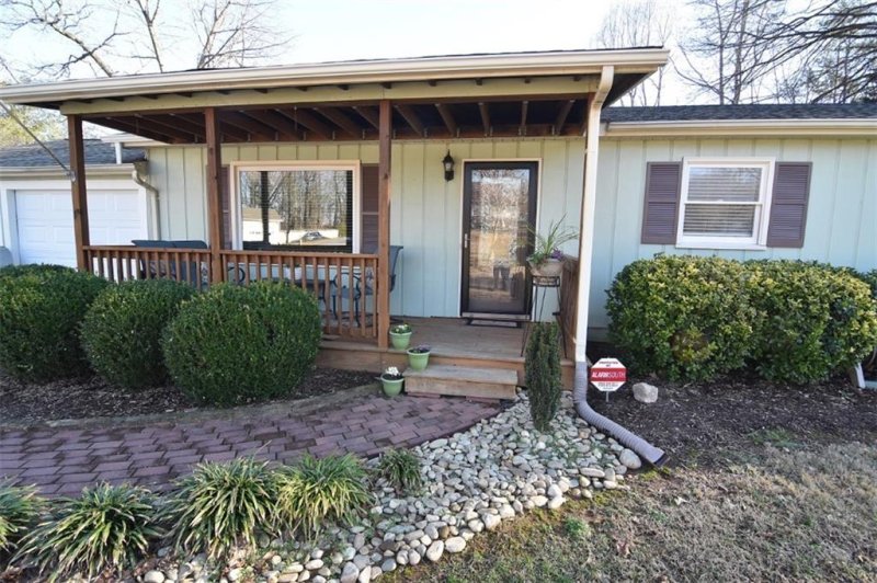 Property image 2 at 1553 Castell Lane, Hickory, NC 28601