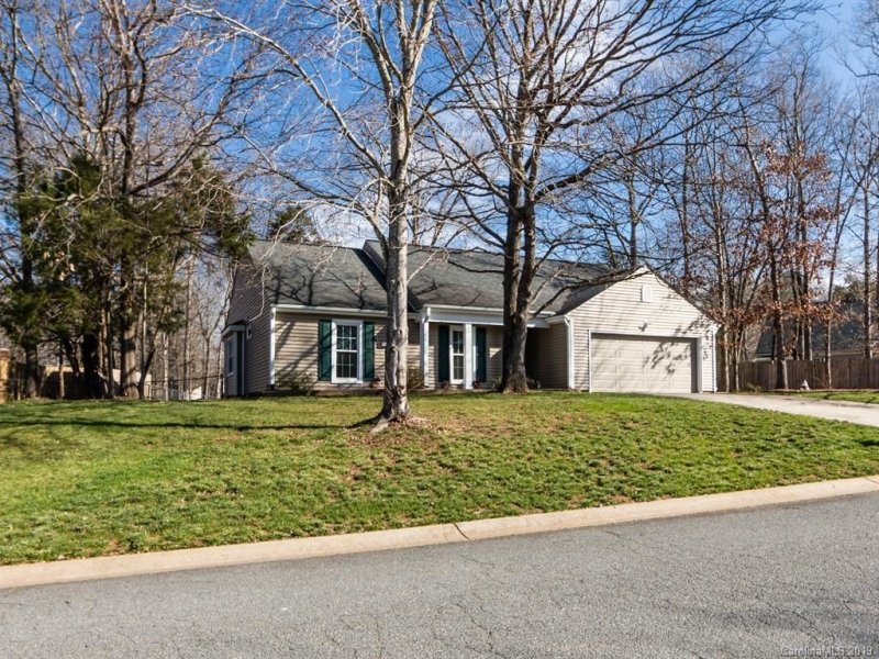 Property image 2 at 8319 David Lee Lane, Charlotte, NC 28227