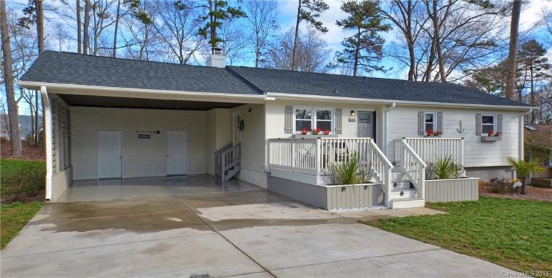 Property image 3 at 9542 Riviera Drive, Sherrills Ford, NC 28673