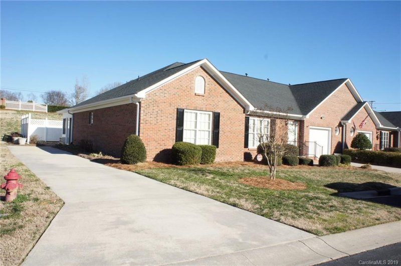 Property image 2 at 574 Queen Brogan Court, Gastonia, NC 28054