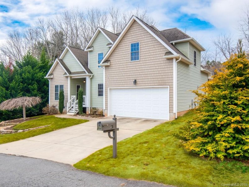 Property image 3 at 28 Village East Court, Asheville, NC 28805